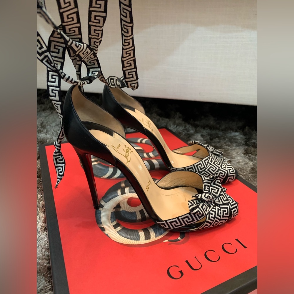 LOUBOUTIN tie up sandal black leather w/ black and white printed pattern